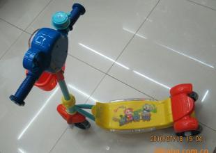 小小乐贝 点亮童年记忆的炫彩三轮童车